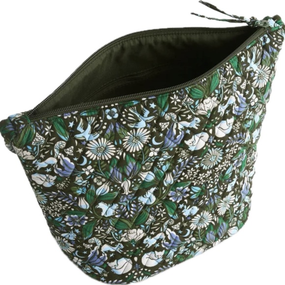 Vera Bradley Handbags - 🌷 Vera Bradley Outlet Slouchy Bucket Shoulder Bag NWT “Enchanted Woodland”